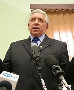 Lepper zapowiada obniżenie rent dla rolników