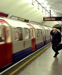 Wykoleiło się metro w Londynie - 37 rannych