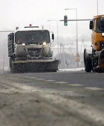 12 osób zginęło - trudne warunki na drogach