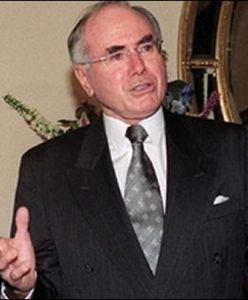 Premier przeprasza za skandal z ulotkami wyborczymi