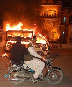 Zamieszki po śmierci Bhutto, 23 osoby zginęły