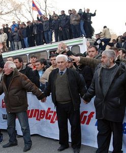 8 osób zginęło w starciach w Armenii