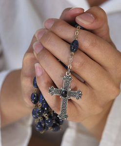 Pomysłowe zakonnice zarabiają odmawiając różaniec