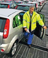 Fala tanich aut płynie do Polski przez Atlantyk