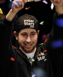 Wygrał w pokera 9 mln dolarów - ostrzega młodych ludzi