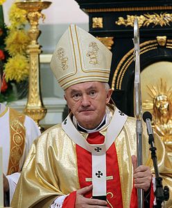 Abp Nycz: święci w Kościele oknem w przyszłość