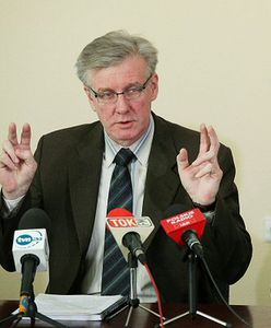 Trumna i marsz żałobny przed kancelarią premiera