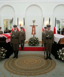 Trumny Pierwszej Pary staną przed ołtarzem koronacyjnym