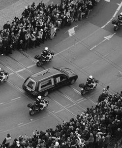 Polacy żegnali Lecha Kaczyńskiego w drodze do Pałacu