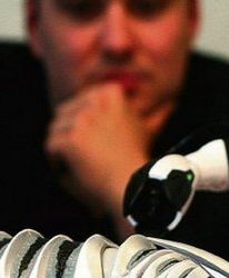 Przyszli studenci kuszeni przez roboty