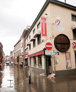 12 tys. piorunów w ciągu 16 godzin; krater na lotnisku