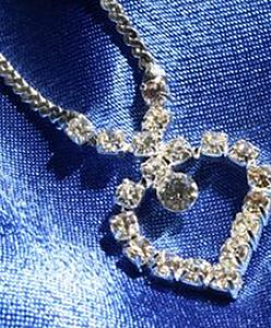 Hipnotyzer ukradł diamenty warte 160 tys. dolarów