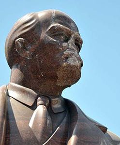 Lenin się troszkę uszkodził, ale na Ukrainie dalej stoi