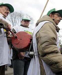 Protesty przed sejmem przeciwko "pomostówkom"