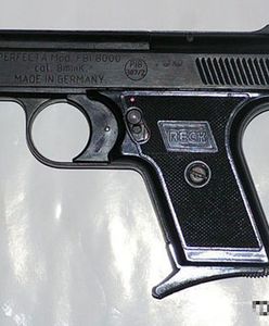 Nie chciała się umówić, więc zagroził jej bronią