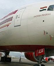 Samolot minął lotnisko, bo piloci zasnęli