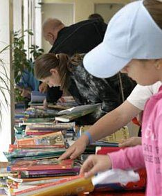 MEN dopłaci do podręczników. Dla kogo tańsze książki?