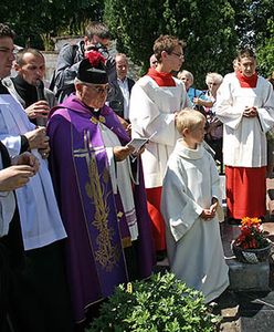 Urna z prochami Roberta Dziekańskiego złożona w rodzinnym grobowcu