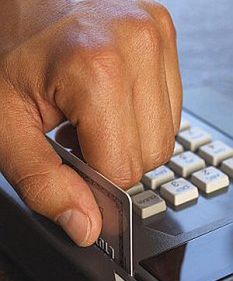 Karty zastrzeżesz pod jednym numerem