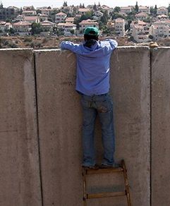 Mury wstydu, mury płaczu, mury getta - blizny tego świata