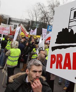 "Nie grzebcie nas żywcem!" - protest przed sejmem