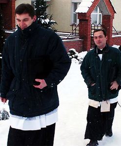 "Och, taka jestem" - "Miss Szlafroka" wita księdza