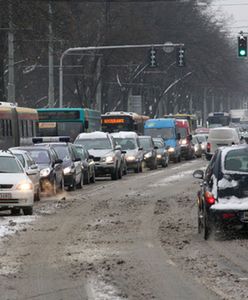 Ciężka sytuacja na drogach po zamieciach śnieżnych