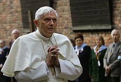 Pielgrzym wpatrzony w niebo