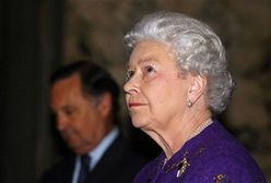 Królowa Elżbieta II "chwilowo nie siedzi na tronie"