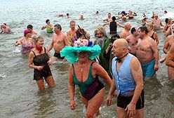 60 "morsów" uczciło Nowy Rok kąpielą w Bałtyku