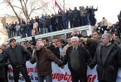 8 osób zginęło w starciach w Armenii