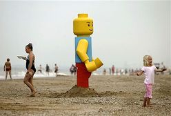 Wyłowili z morza 2,5-metrowego ludzika Lego