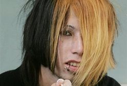 Ilu emo potrzeba, by wkręcić żarówkę?