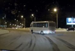 #dziejesiewmoto: driftowanie autobusem po rondzie