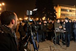 Na znak protestu telewizja nadaje z ulicy