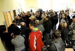 Stoją nocami w kolejkach - czy to coś da?