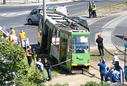 Tramwaj wypadł z szyn i uderzył w słup - 9 osób rannych