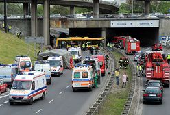 Wypadek autobusu: kierowca sięgał po telefon?