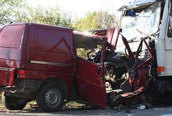 Zidentyfikowano 8 osób spośród 18 pasażerów busa