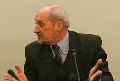 Macierewicz: raport nieprawdziwy; te zdjęcia są dowodem