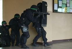 Policjanci ćwiczyli z uczniami atak terrorystyczny