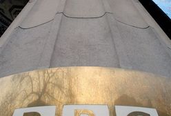 Prezenter obraził Polaków, teraz żartuje z Oświęcimia