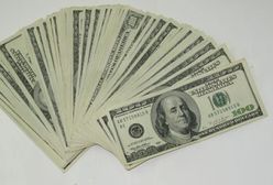 Starsza pani znalazła 10 tys. dolarów na klatce