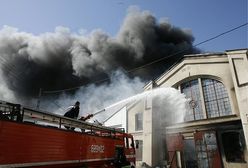 150 ton parafiny płonie w śląskiej hali