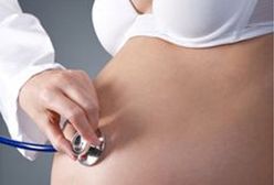 Dzieci uśmiechają się w łonie matki