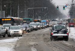 Ciężka sytuacja na drogach po zamieciach śnieżnych