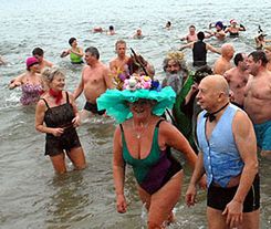 60 "morsów" uczciło Nowy Rok kąpielą w Bałtyku