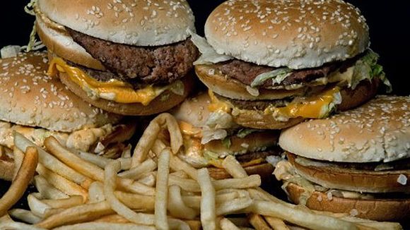 Nie od dziś wiadomo, że od fast foodów zdrowia nie przybywa
