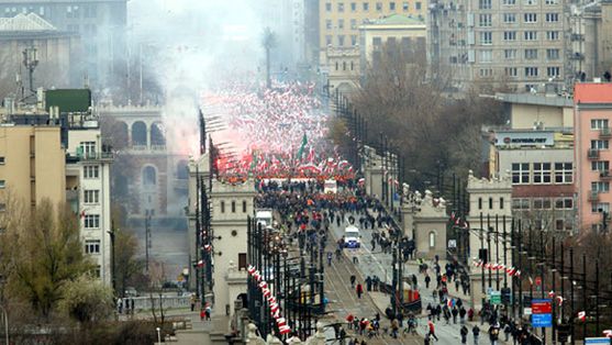 Uczestnicy Marszu Niepodległości 2015