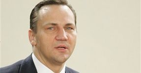 Sikorski: polska dyplomacja wychodzi z komunizmu